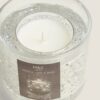 LED vonná sviečka s vôňou korenia v striebornej farbe Marks & Spencer