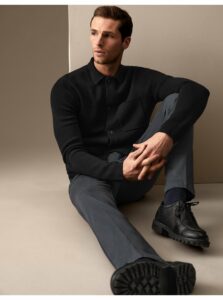 Čierny pánsky sveter s gombíkmi Marks & Spencer