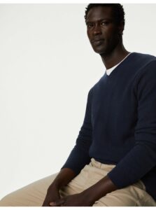 Tmavomodrý pánsky vlnený sveter Marks & Spencer
