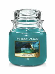 Yankee Candle vonná sviečka Moonlit Cove Classic stredná