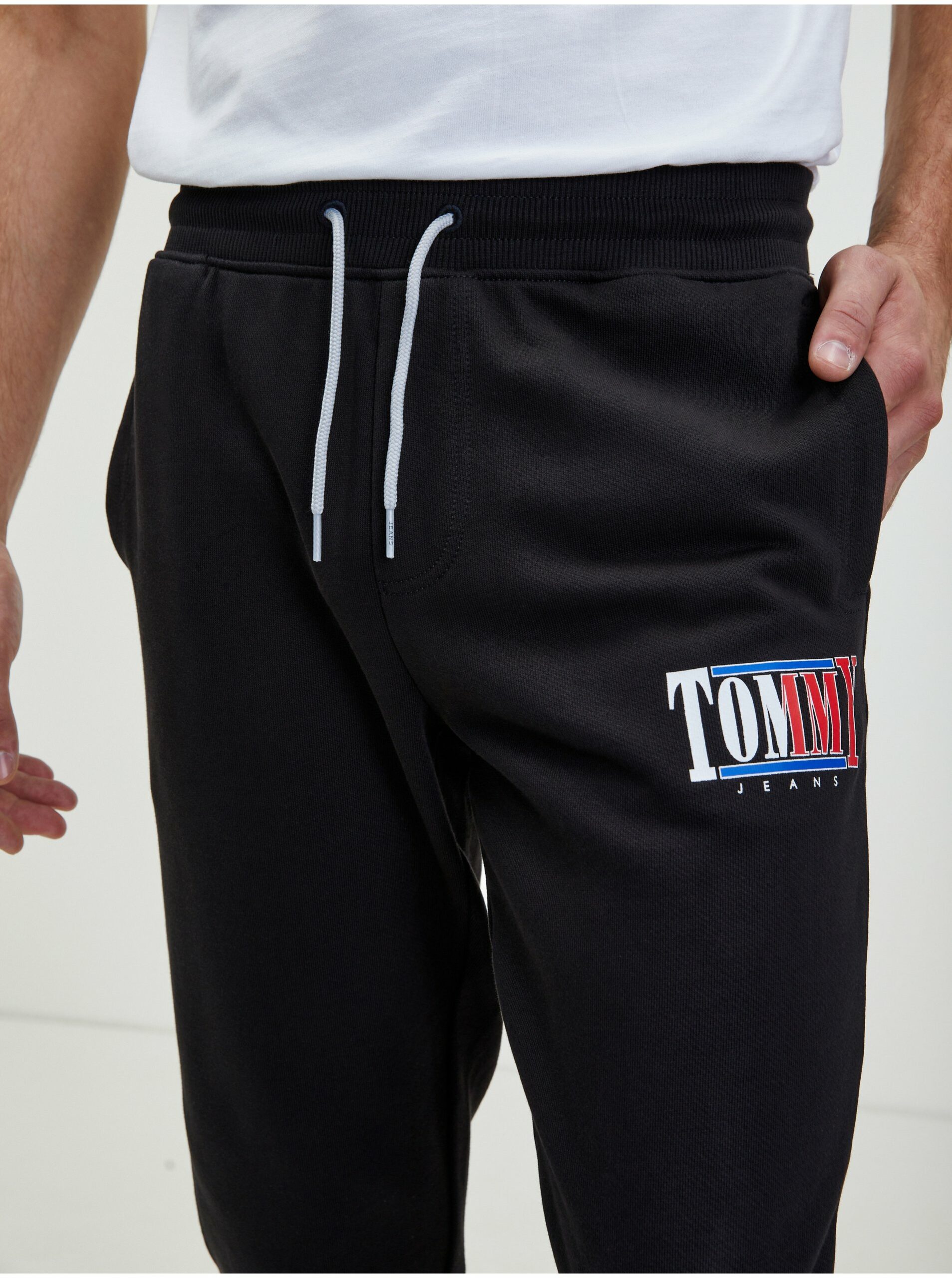Čierne pánske tepláky Tommy Jeans